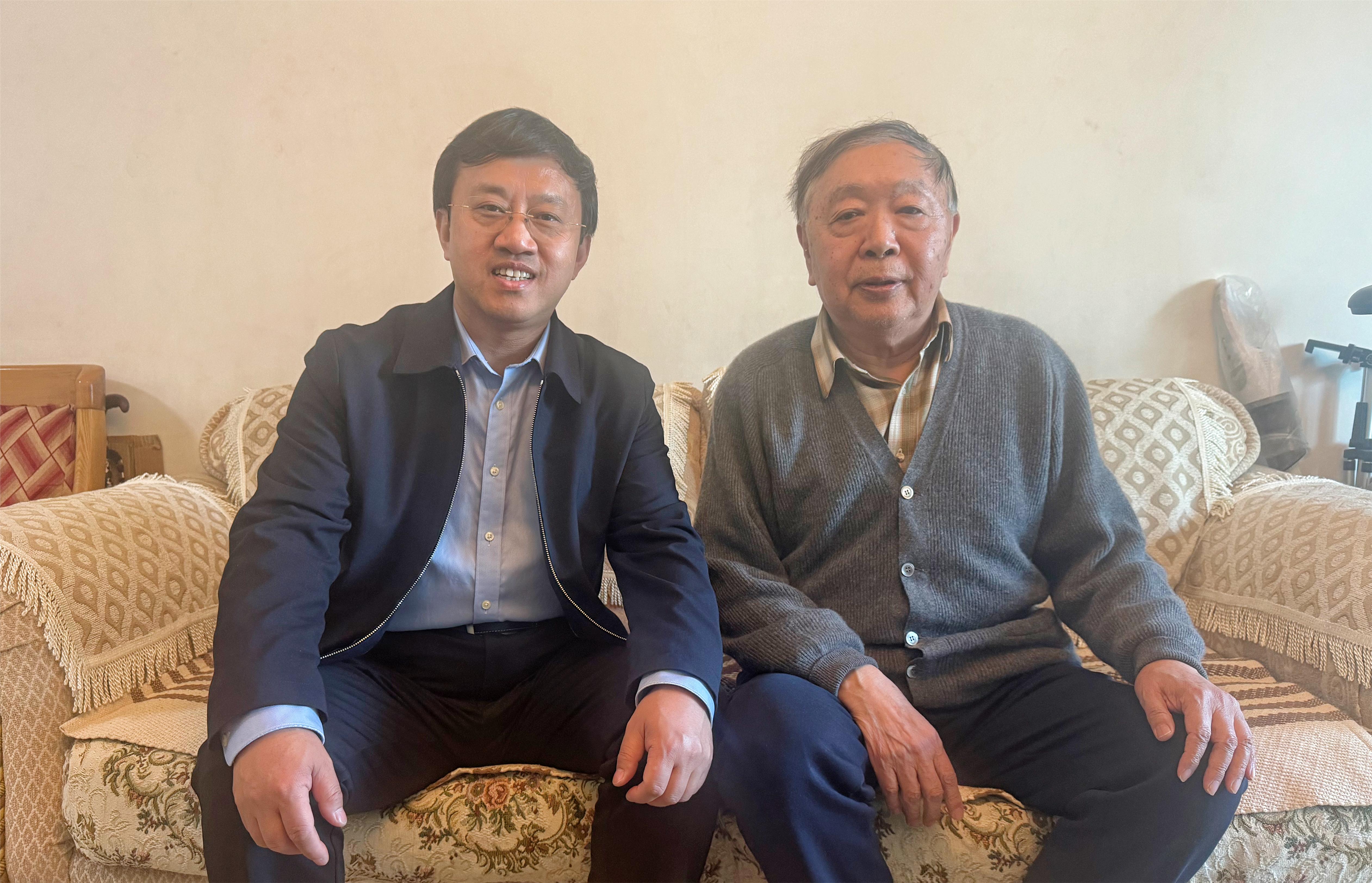 汪慶華副書(shū)記慰問(wèn)鄭英良.jpg