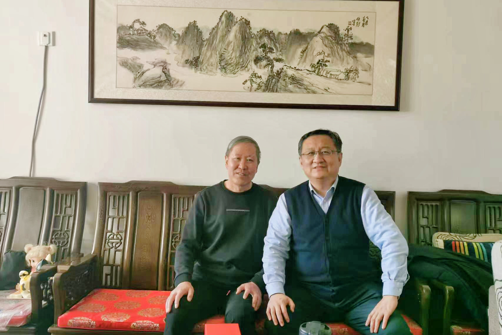 王停副校長(zhǎng)慰問(wèn)常江.jpg