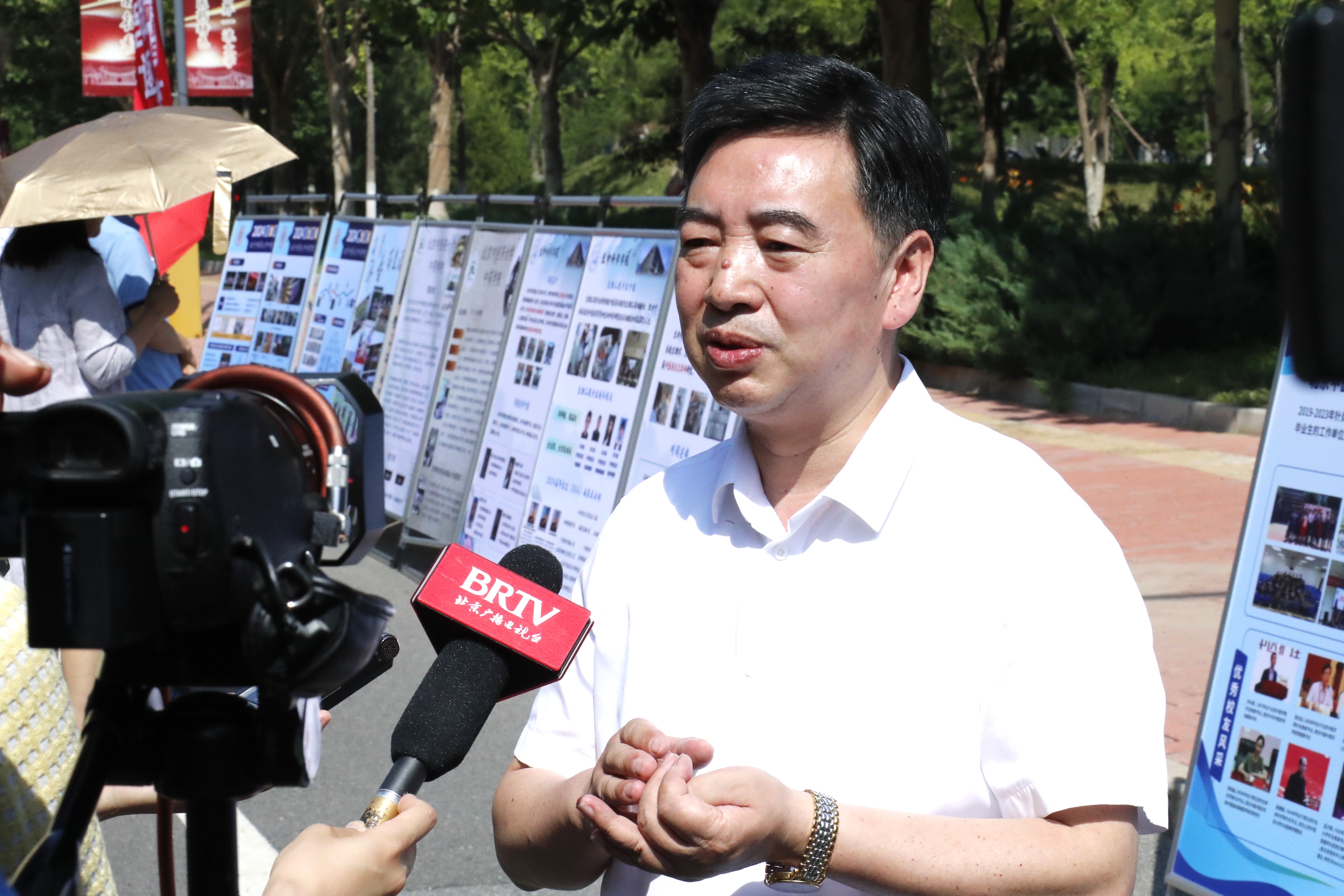 唐志書校長采訪.JPG